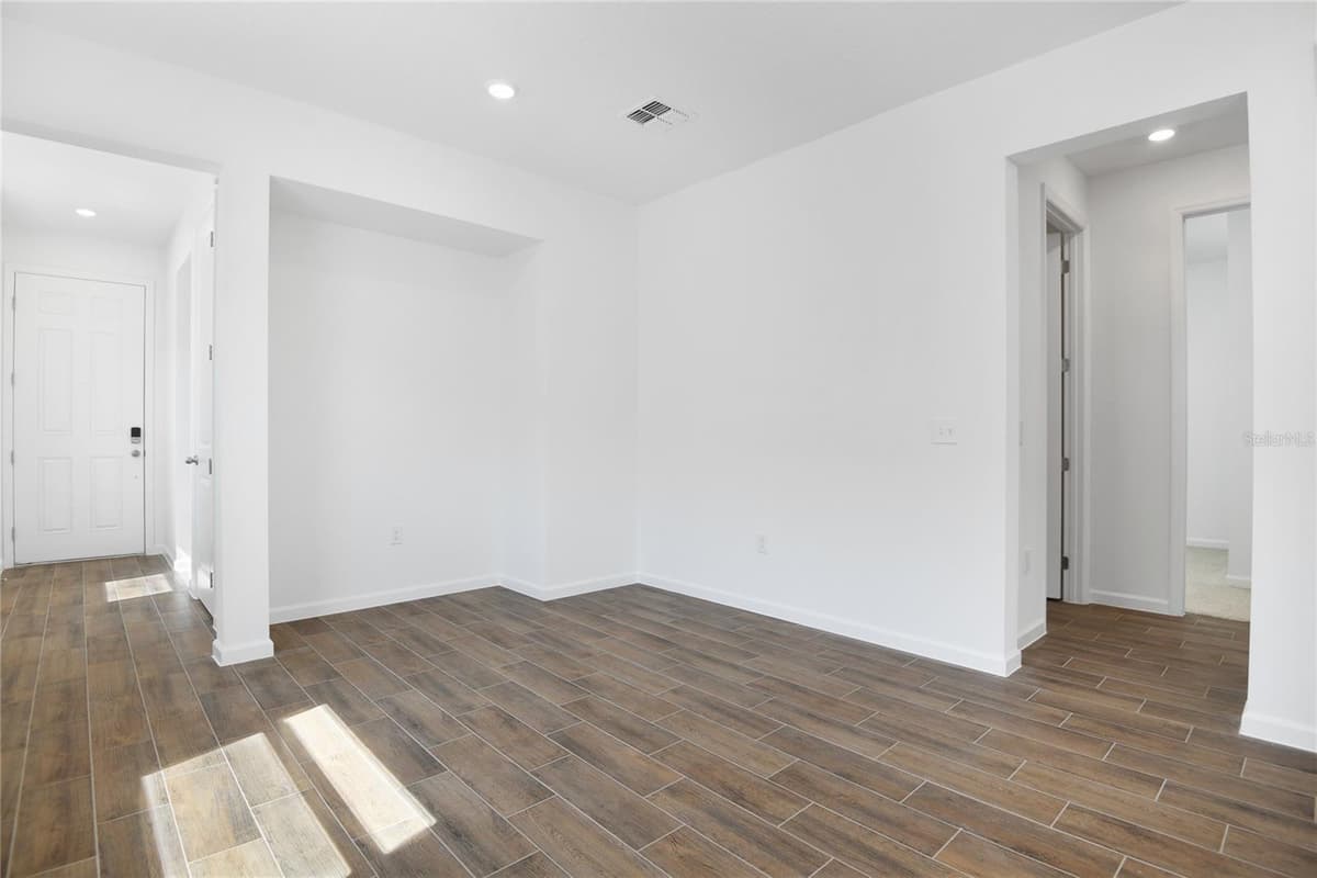 6373 CLOVER STREET — photo 6 of 19
