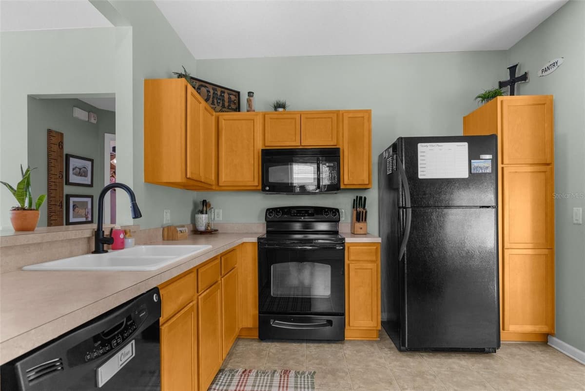 14581 WAKE ROBIN DRIVE — photo 17 of 46