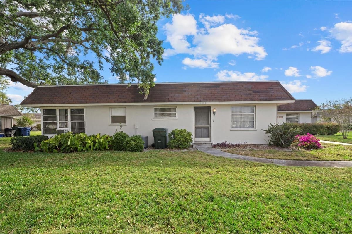1343 GLENDALE CIRCLE — photo 1 of 20