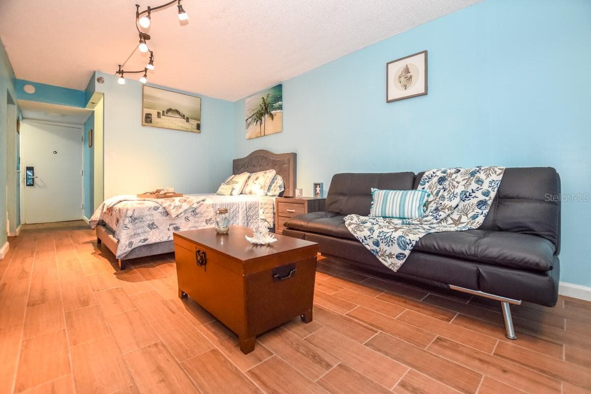 313 S. ATLANTIC AVE — photo 4 of 16
