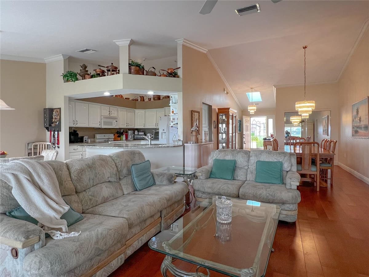 3805 CATALINA DRIVE — photo 14 of 44