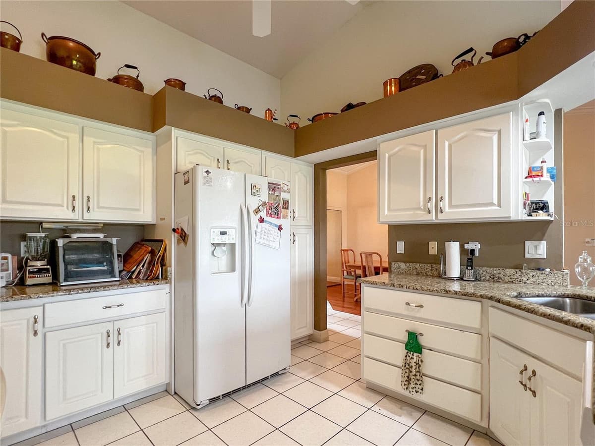 3805 CATALINA DRIVE — photo 19 of 44