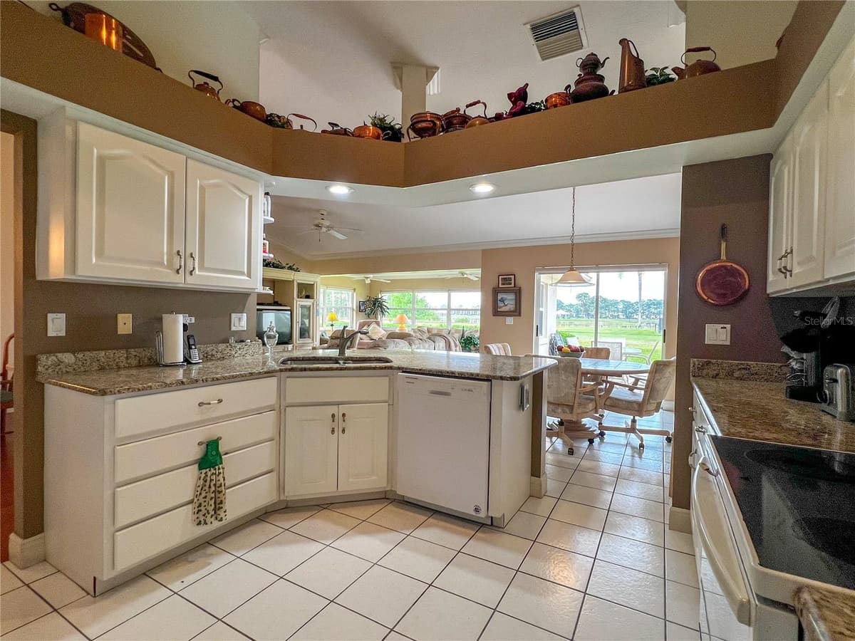 3805 CATALINA DRIVE — photo 17 of 44