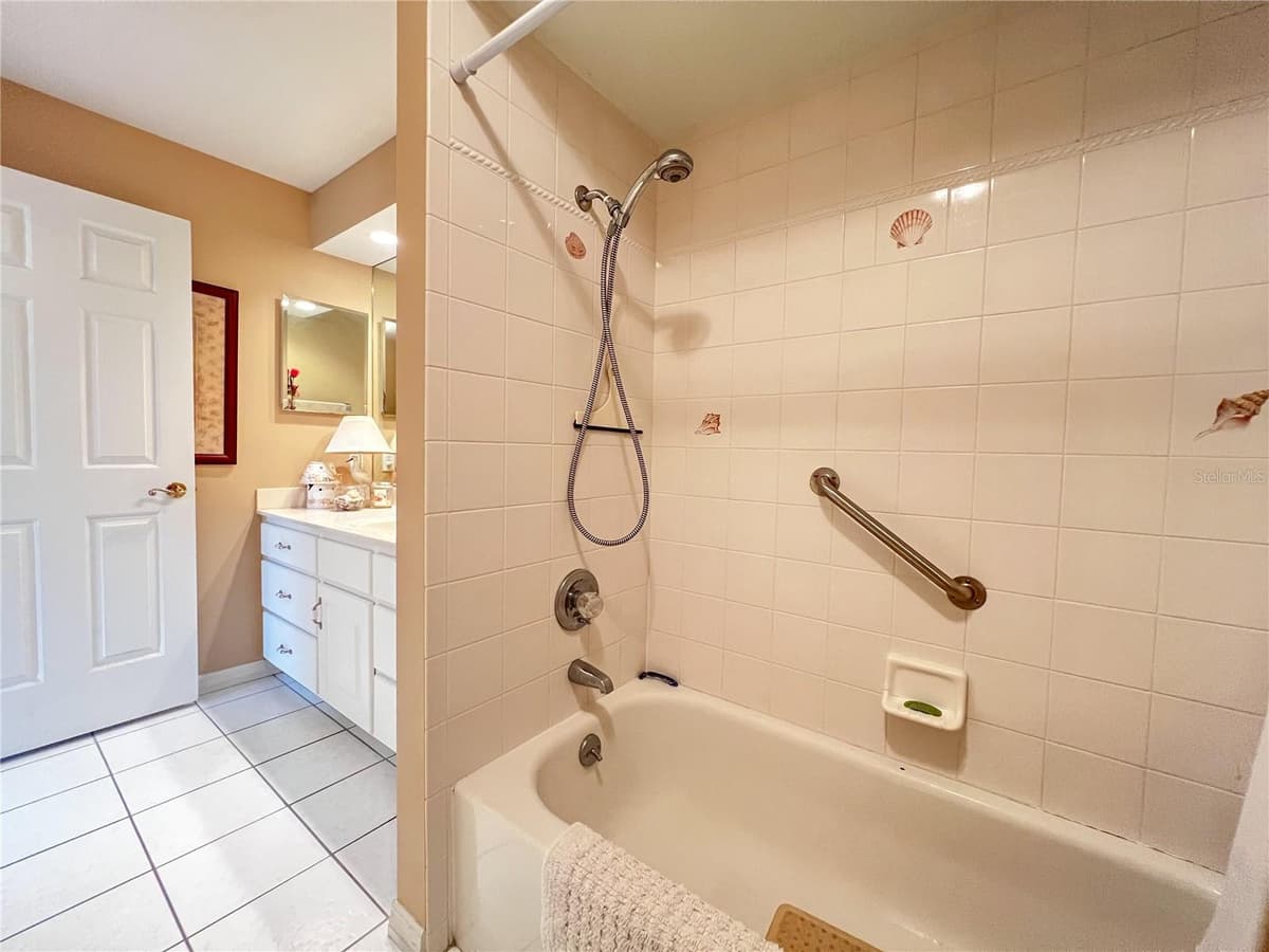 3805 CATALINA DRIVE — photo 31 of 44
