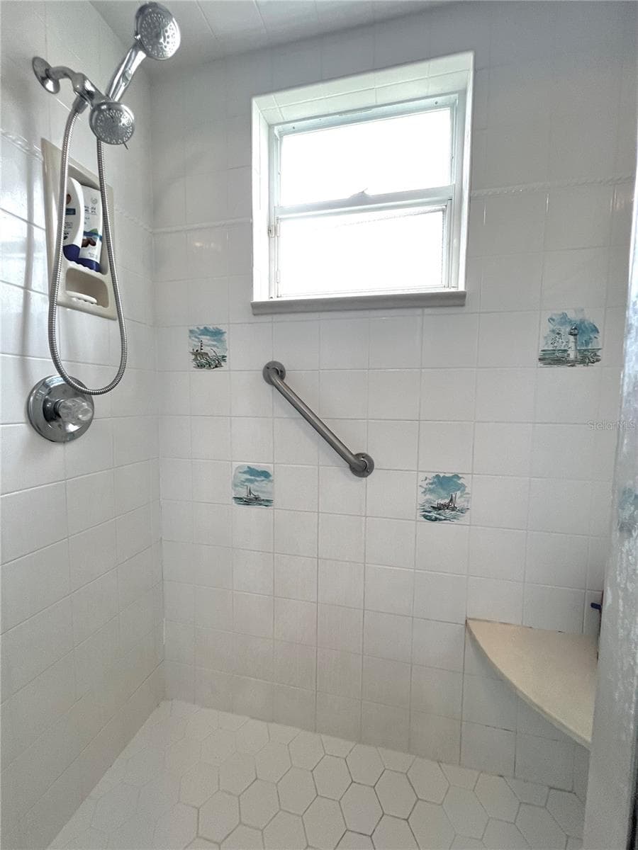 3805 CATALINA DRIVE — photo 24 of 44