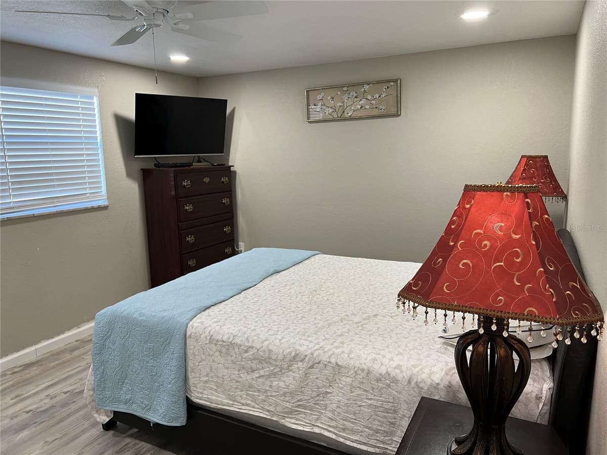 705 CRESTVIEW CIRCLE — photo 9 of 28