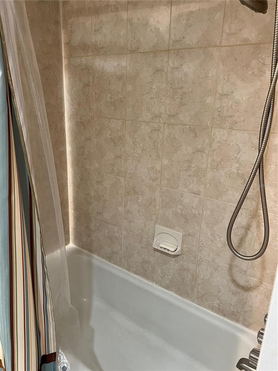705 CRESTVIEW CIRCLE — photo 19 of 28