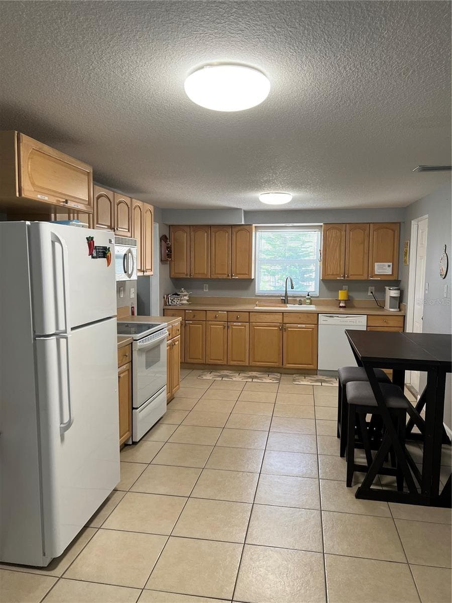 705 CRESTVIEW CIRCLE — photo 5 of 28
