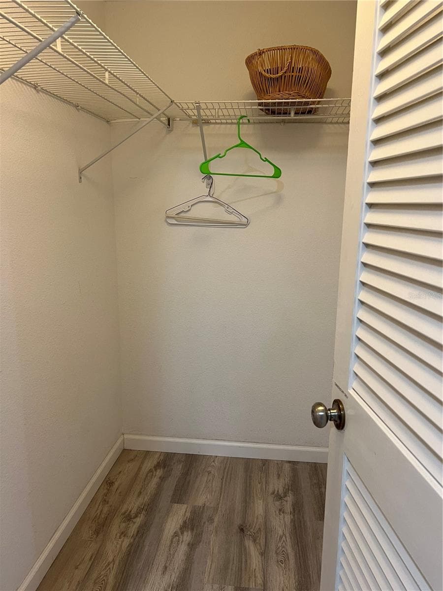 705 CRESTVIEW CIRCLE — photo 10 of 28
