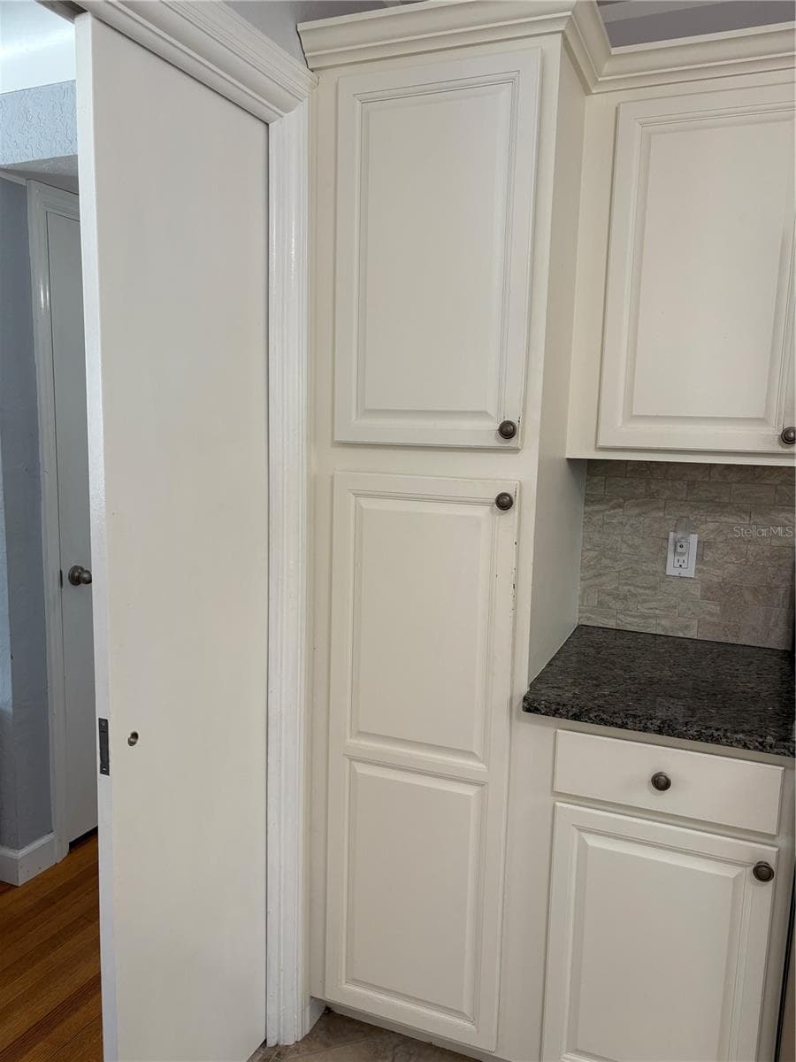 6221 13TH AVENUE — photo 9 of 34