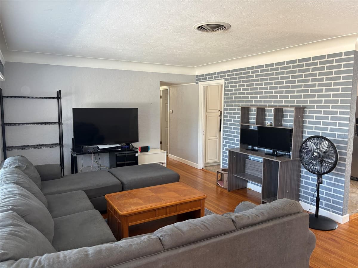 6221 13TH AVENUE — photo 4 of 34