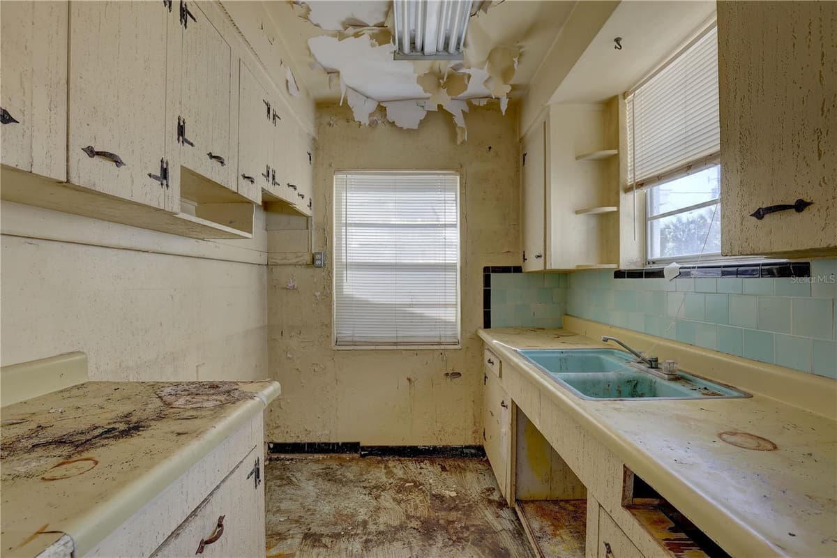 440 BAYSHORE DRIVE — photo 13 of 45