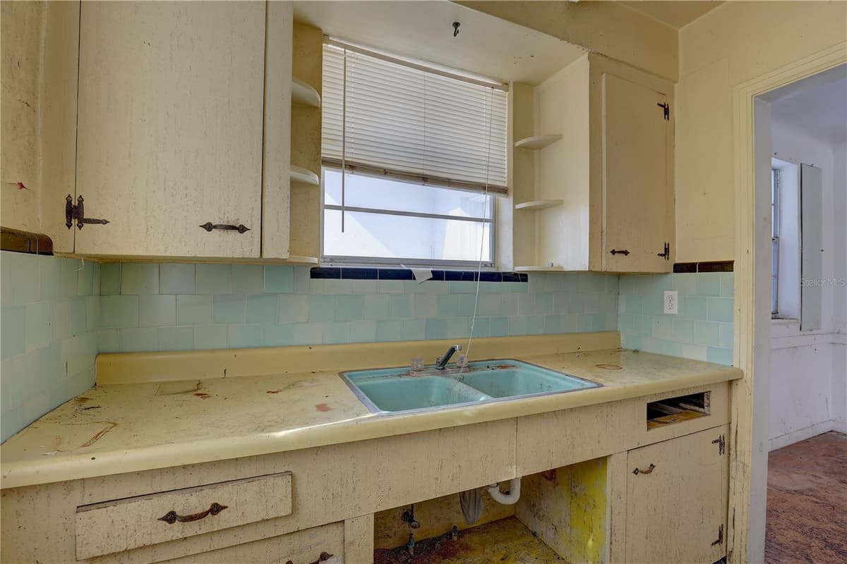 440 BAYSHORE DRIVE — photo 14 of 45