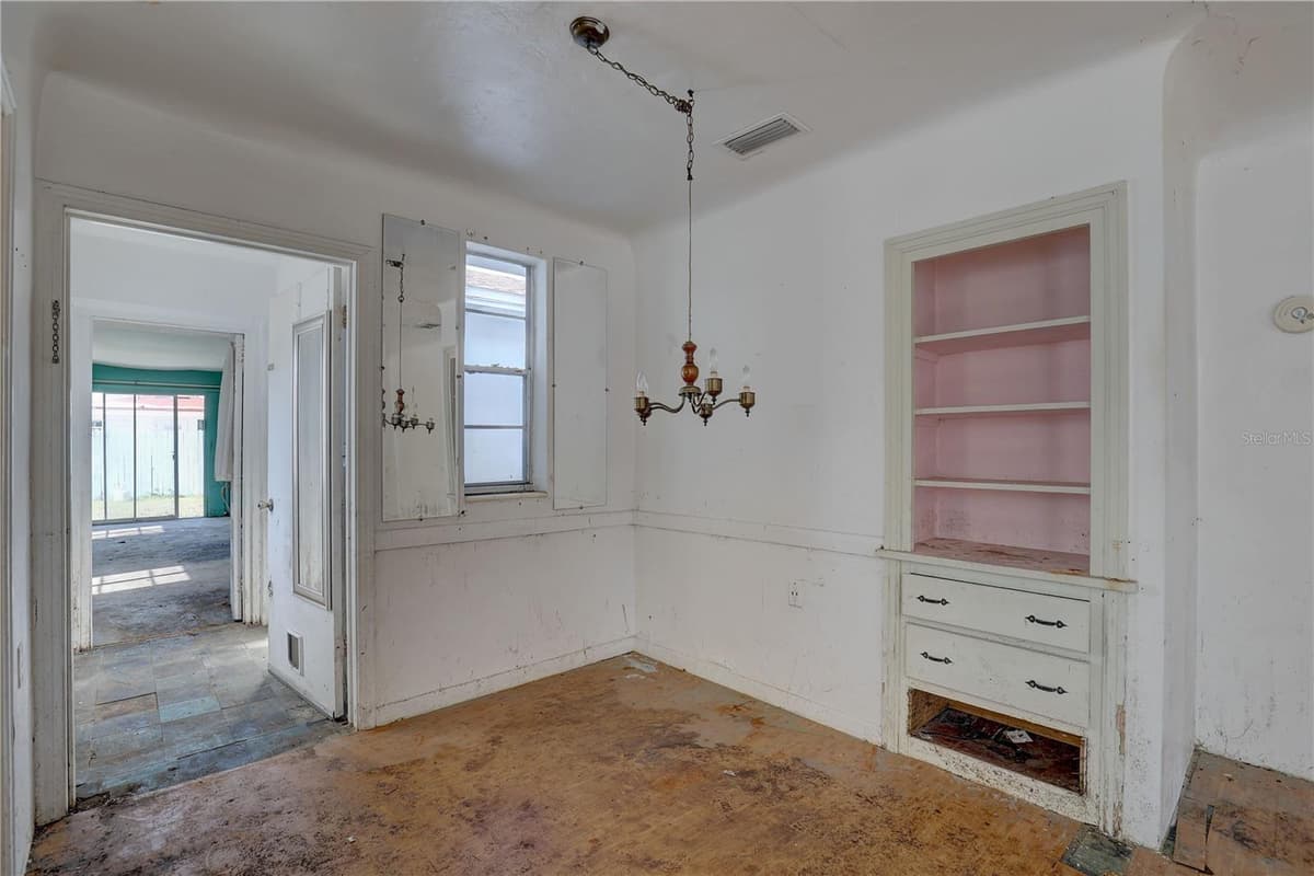 440 BAYSHORE DRIVE — photo 10 of 45
