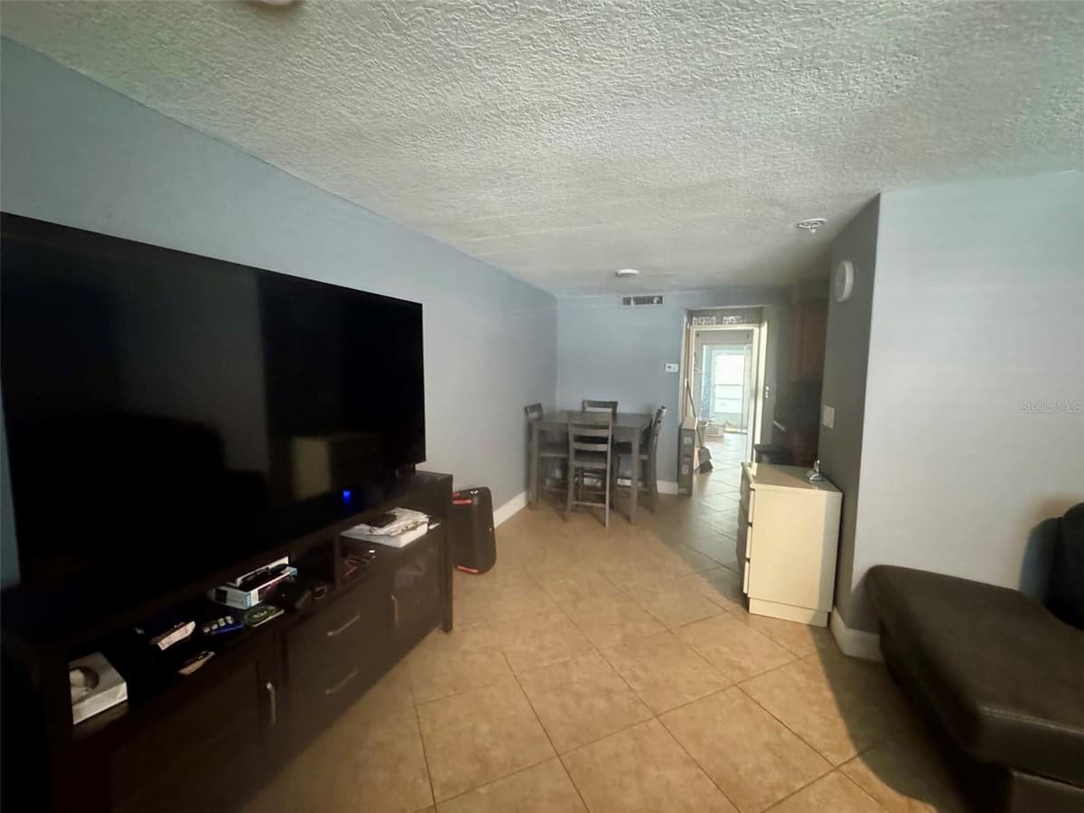 4235 SHELDON PLACE — photo 4 of 15