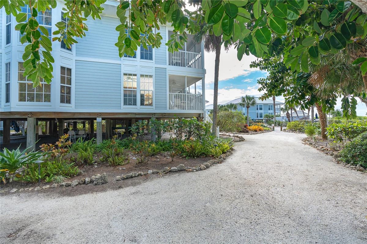 7536 PALM ISLAND DRIVE — photo 3 of 38