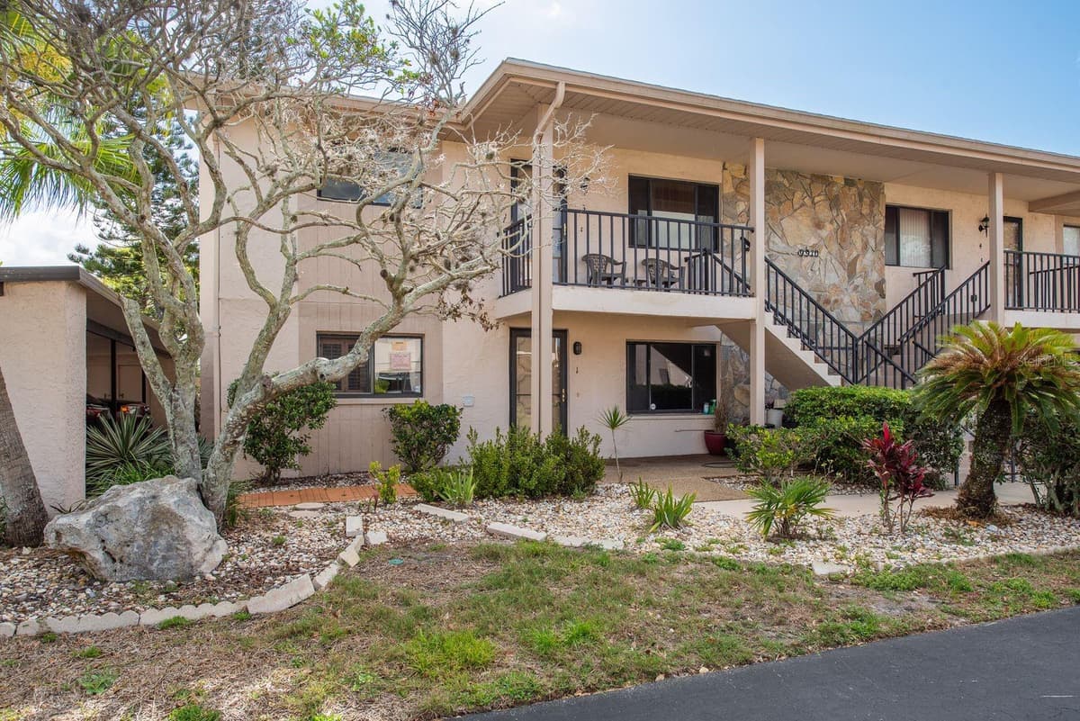 9910 EAGLES POINT CIRCLE — photo 3 of 25