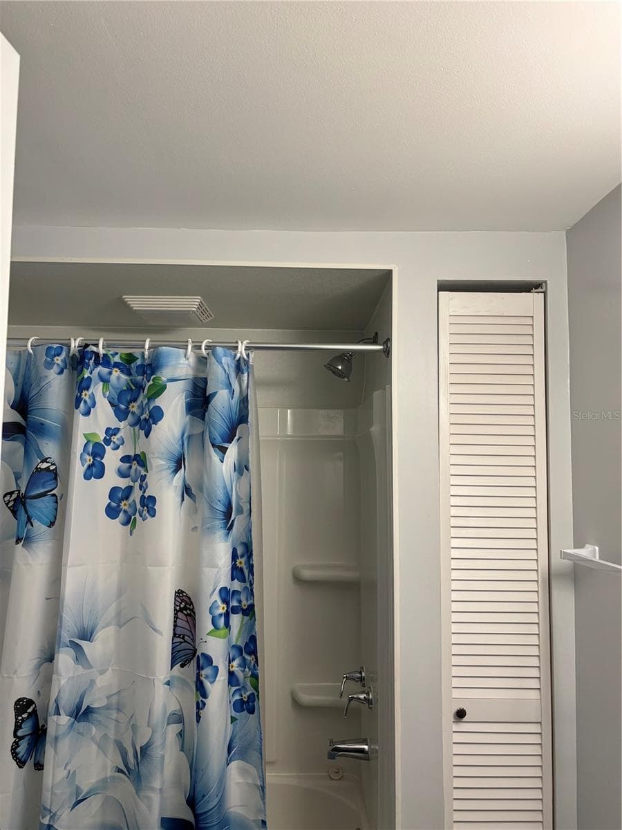 130 OAK TREE DRIVE — photo 16 of 32