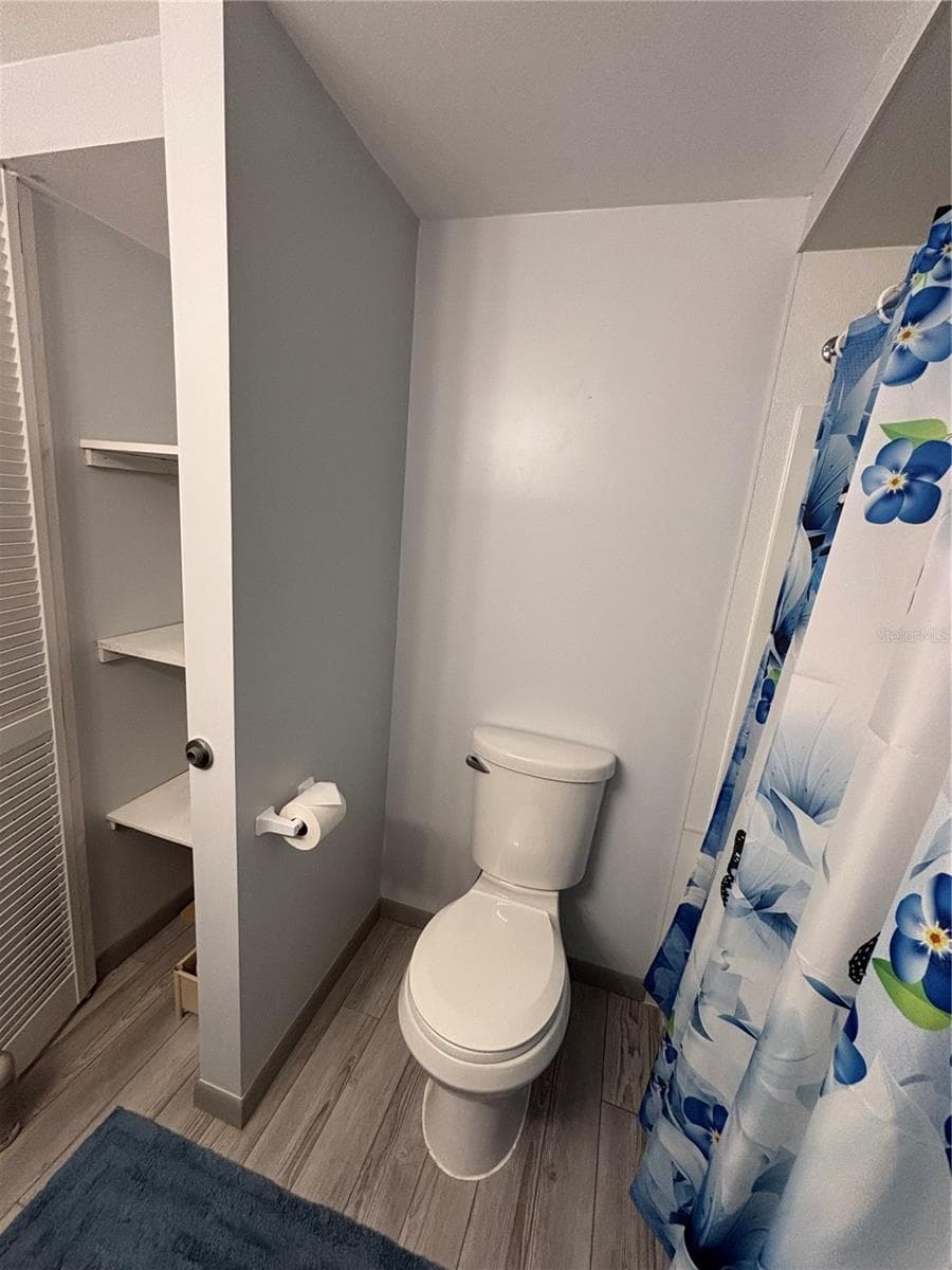 130 OAK TREE DRIVE — photo 17 of 32