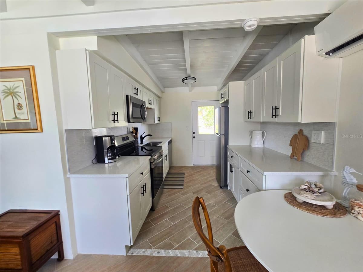 1270 GULF BOULEVARD — photo 3 of 20