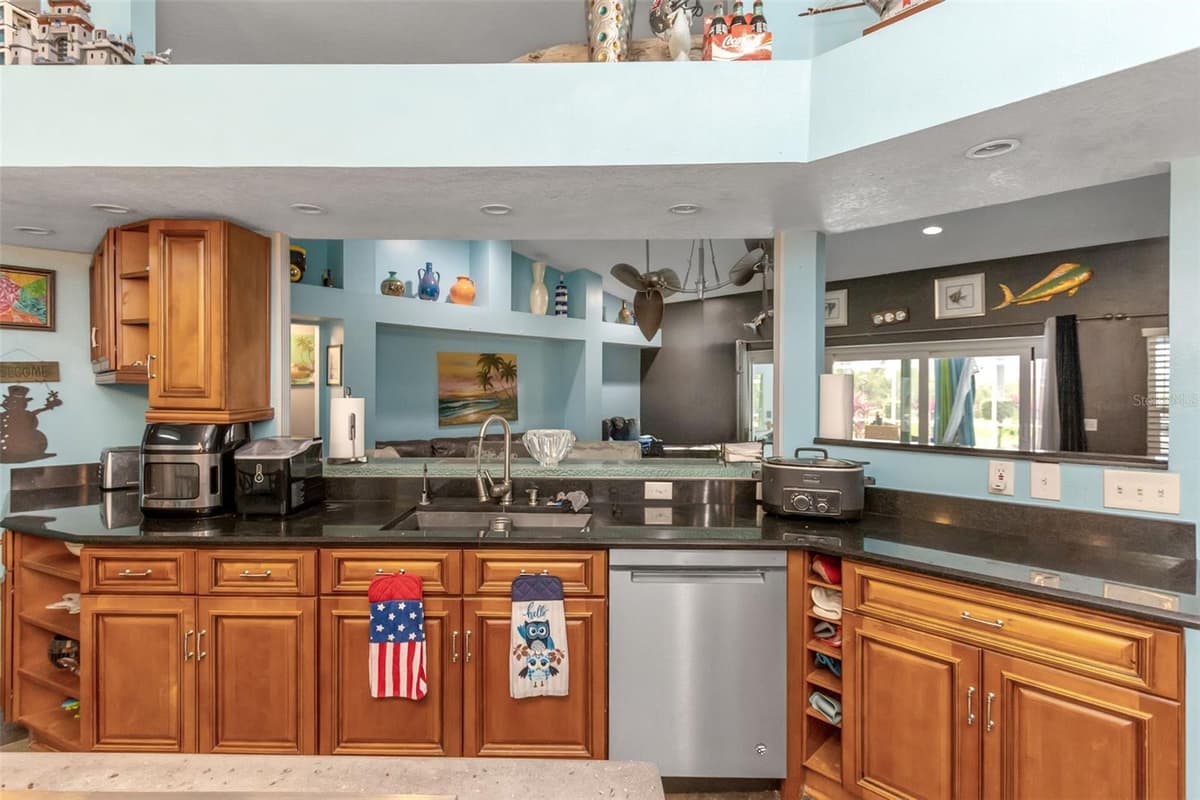 424 ISLAND CAY WAY — photo 11 of 96