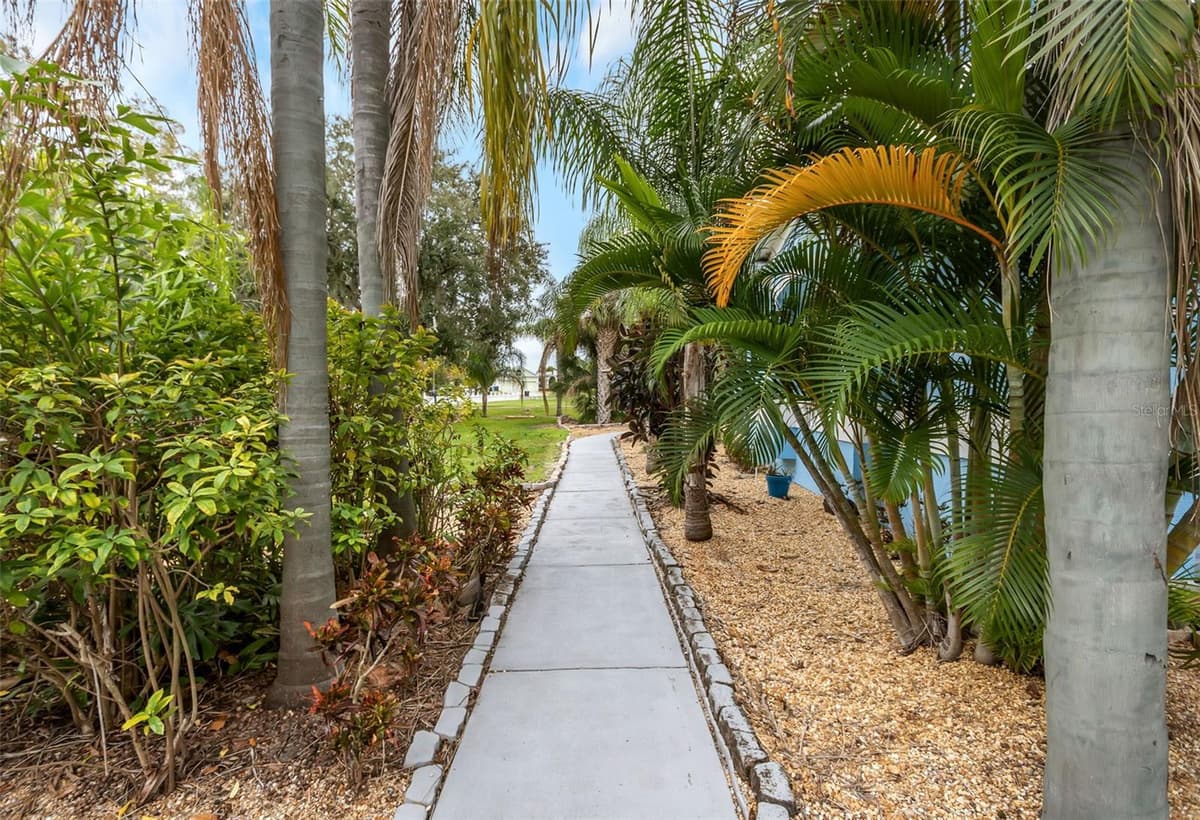 424 ISLAND CAY WAY — photo 6 of 96