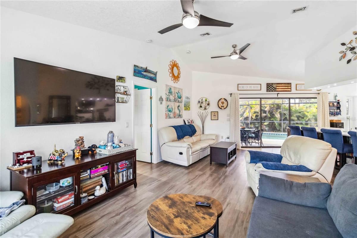 18033 EDGEWATER DRIVE — photo 7 of 50