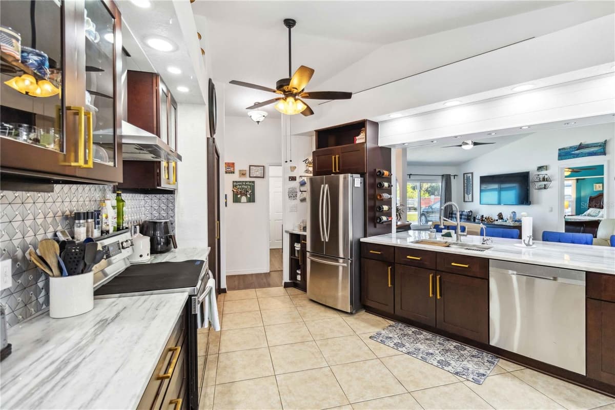 18033 EDGEWATER DRIVE — photo 15 of 50