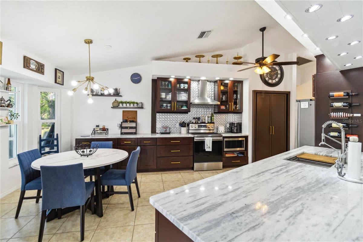18033 EDGEWATER DRIVE — photo 13 of 50