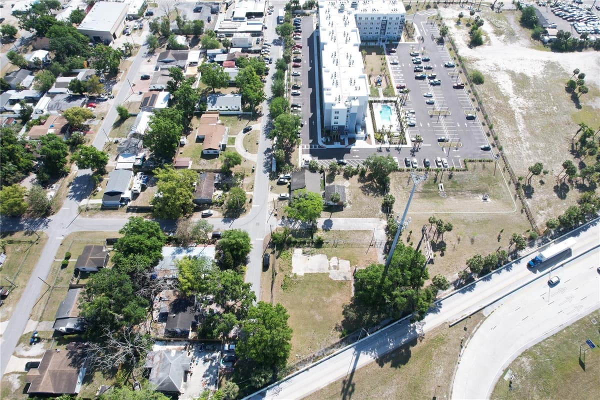 705 WILMA STREET — photo 8 of 37