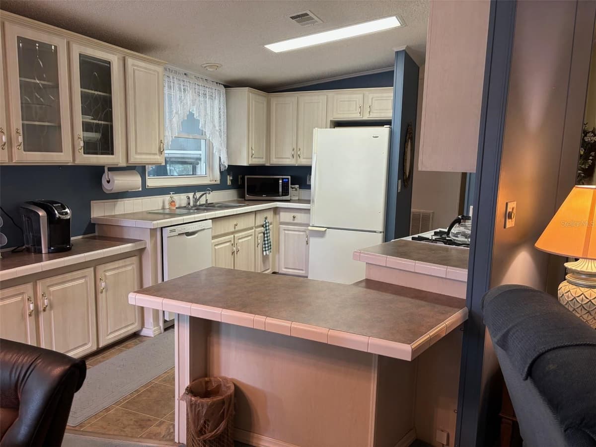 6107 GRAND OAKS DRIVE — photo 8 of 70