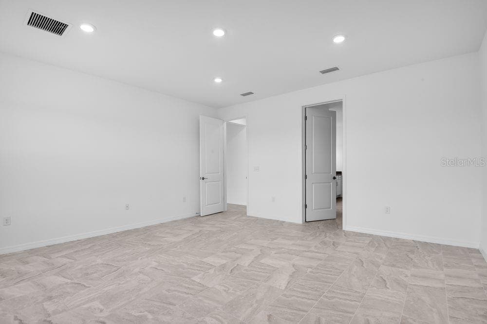 853 JUNONIA BOULEVARD — photo 12 of 40