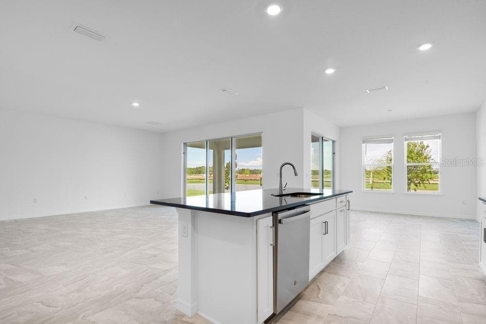 853 JUNONIA BOULEVARD — photo 6 of 40