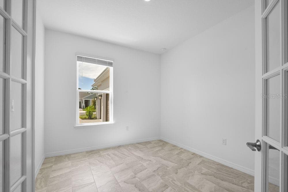 853 JUNONIA BOULEVARD — photo 29 of 40