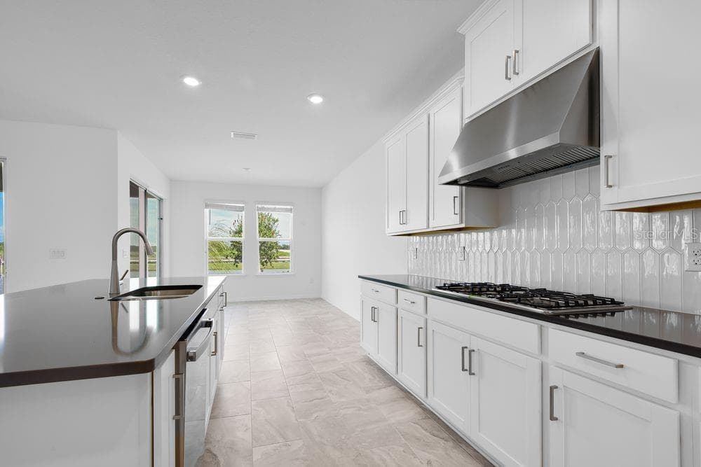 853 JUNONIA BOULEVARD — photo 4 of 40