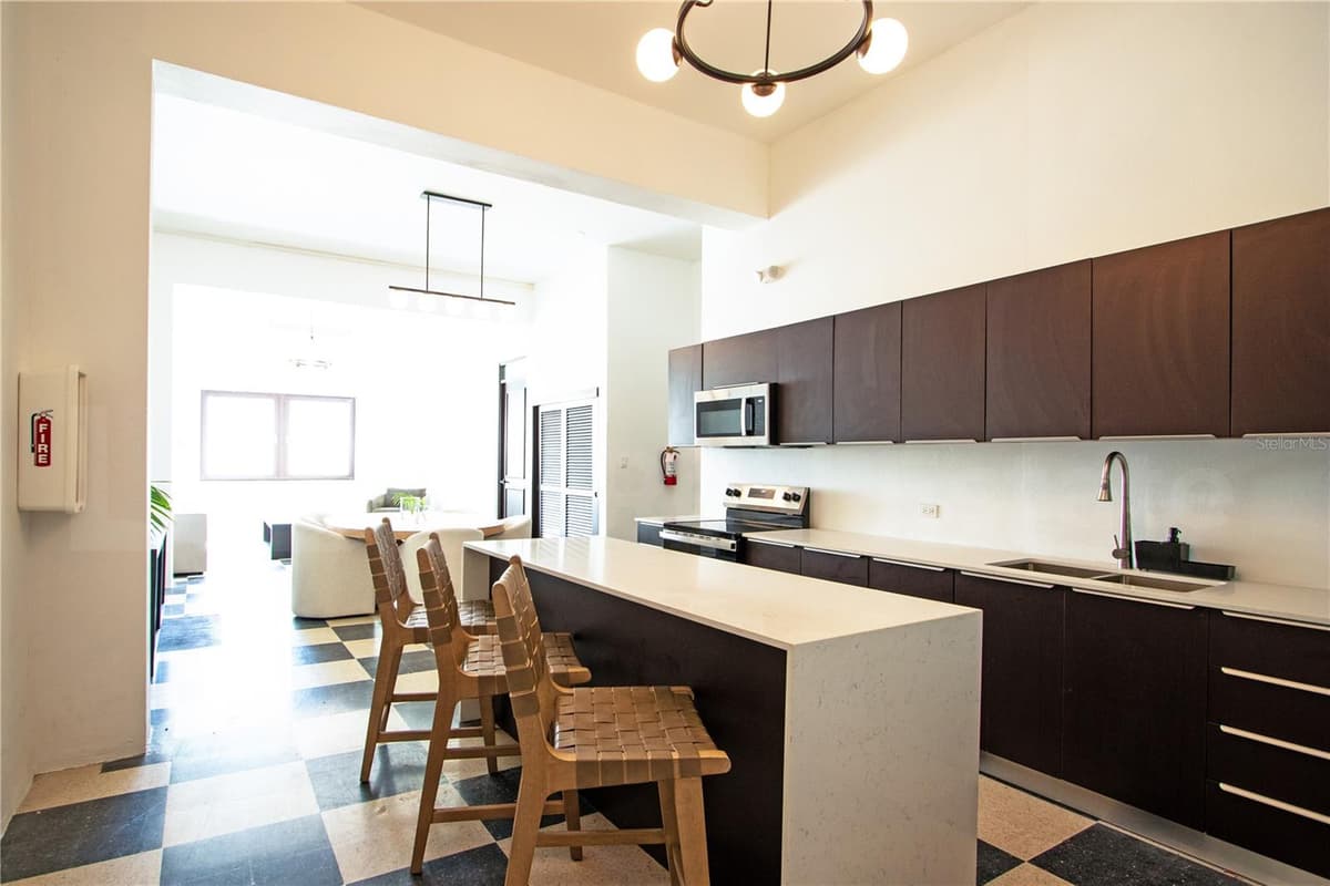 254-256 SAN FRANCISCO STREET — photo 4 of 23