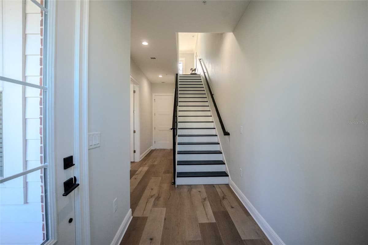 141 WATULA AVENUE — photo 15 of 44
