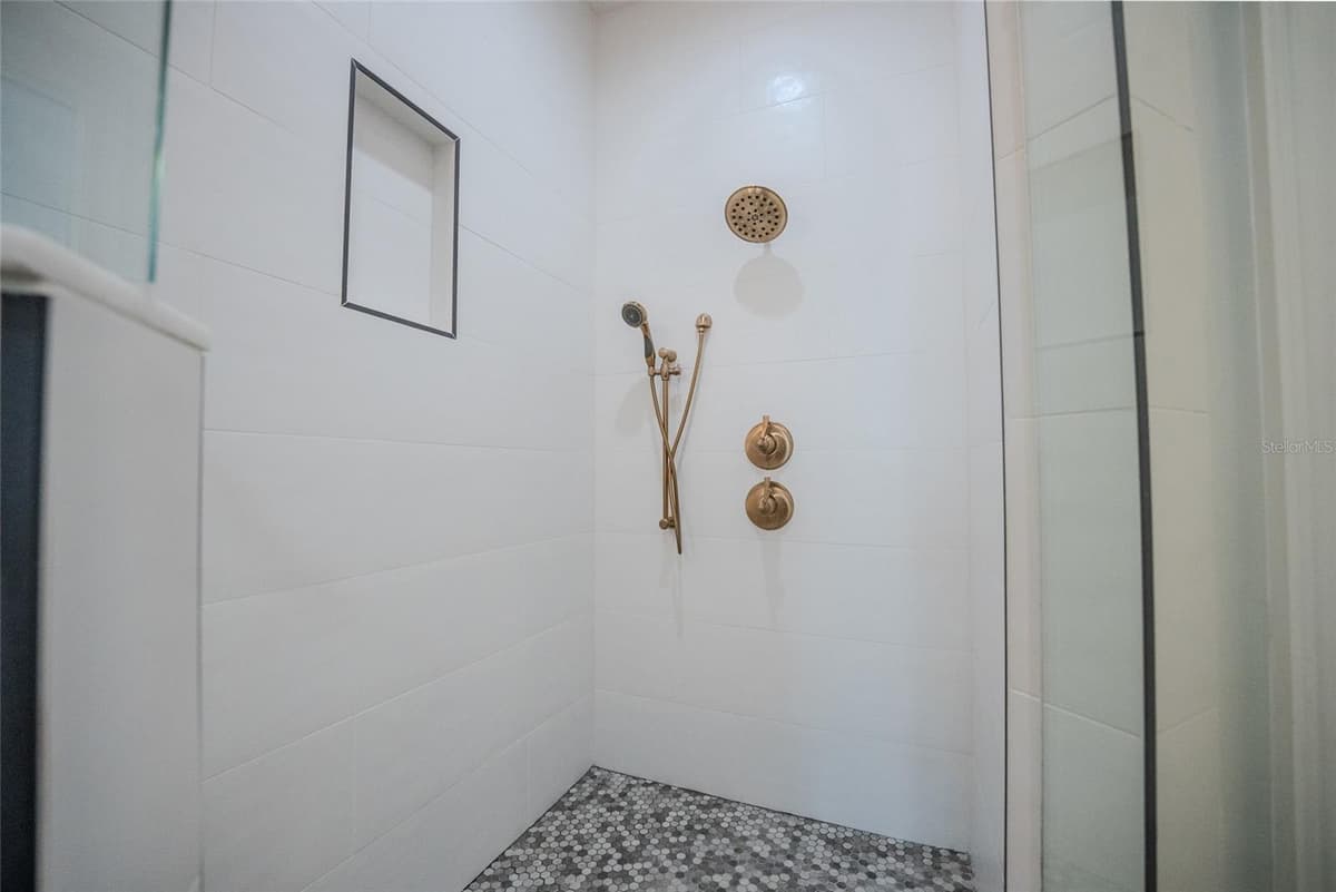 141 WATULA AVENUE — photo 35 of 44