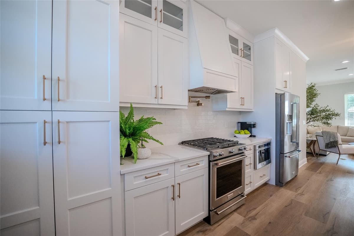 141 WATULA AVENUE — photo 6 of 44