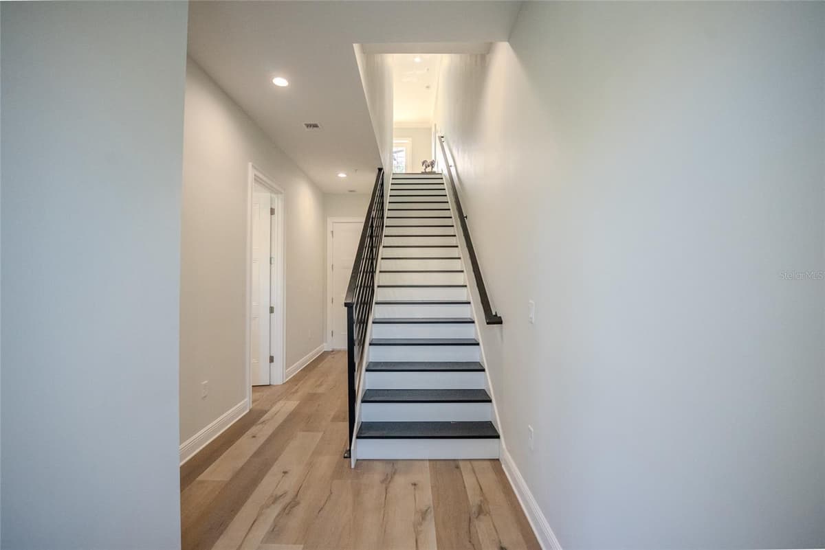 141 WATULA AVENUE — photo 14 of 44