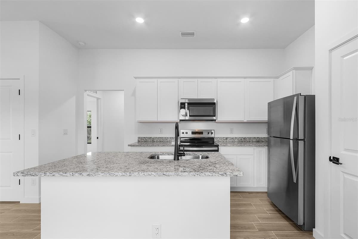 1721 SHEVLIN STREET — photo 6 of 17