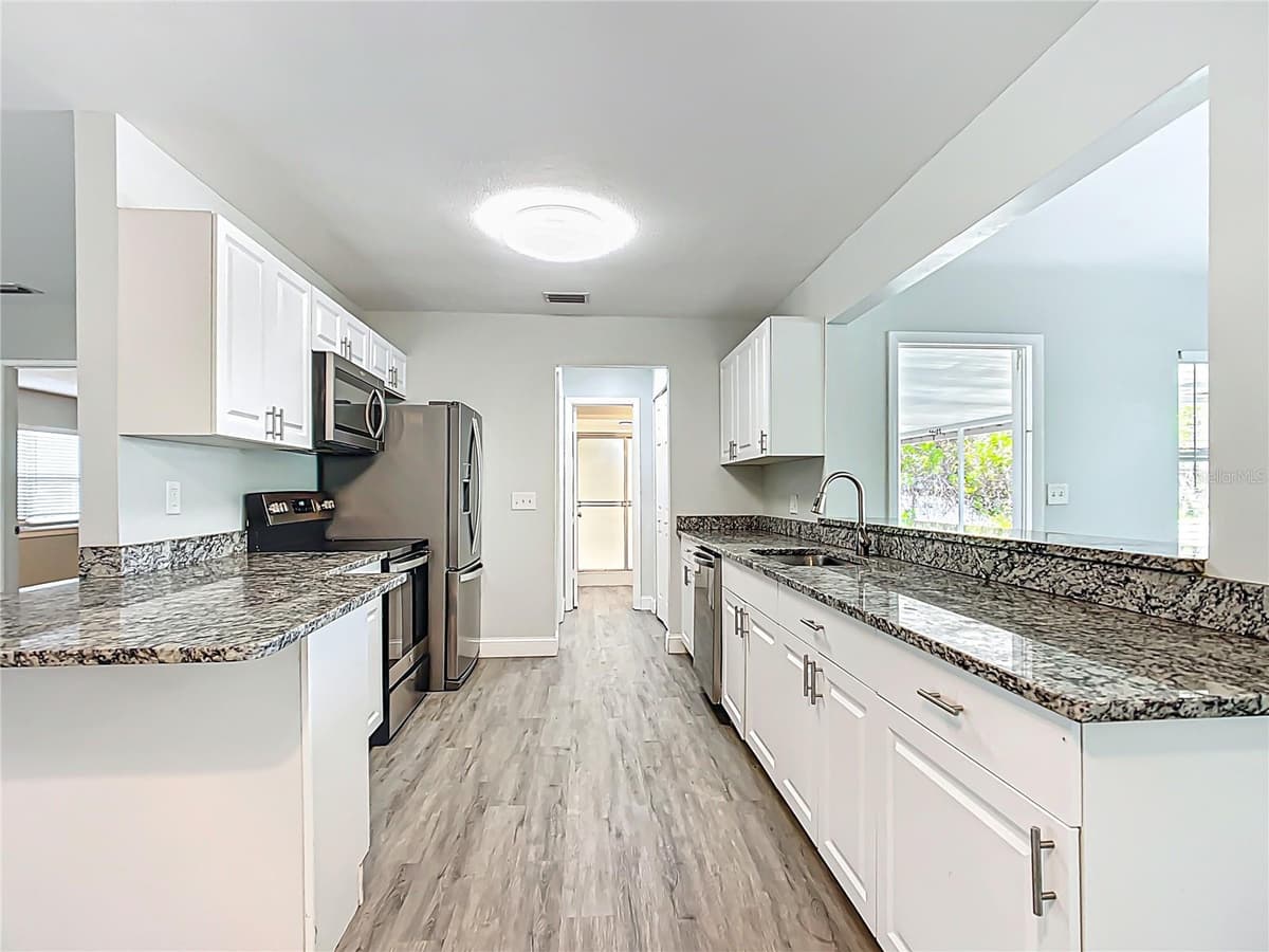 1406 EDEN DRIVE — photo 9 of 37