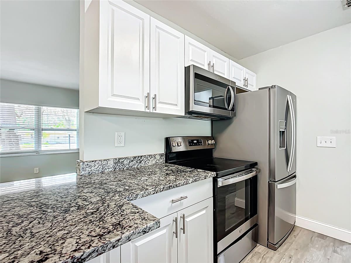 1406 EDEN DRIVE — photo 10 of 37