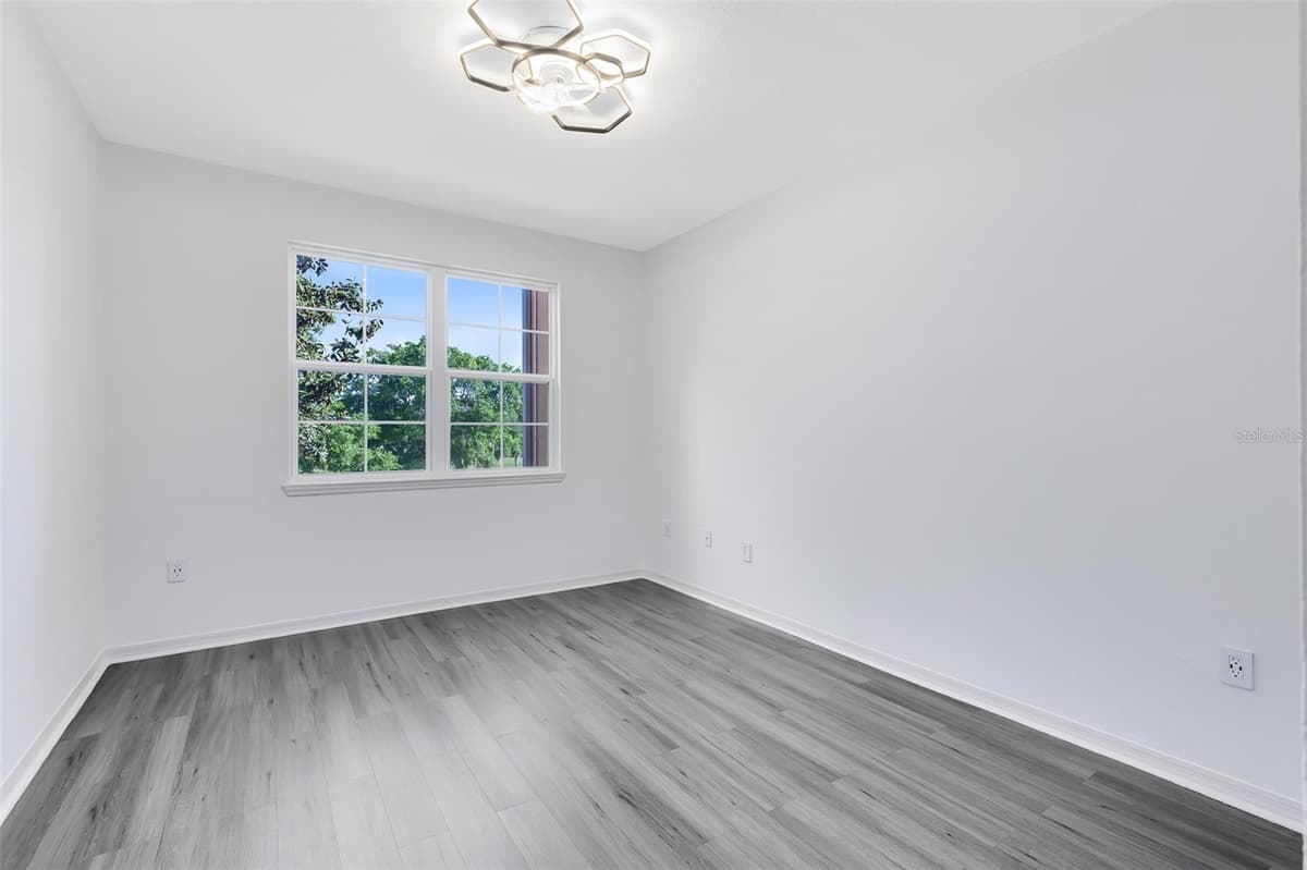 6685 QUEENS BOROUGH AVENUE — photo 13 of 35