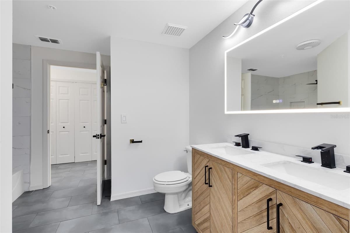 6685 QUEENS BOROUGH AVENUE — photo 16 of 35