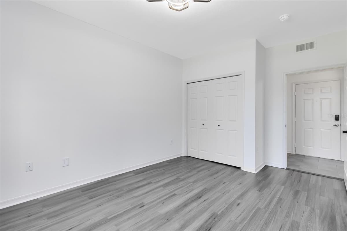 6685 QUEENS BOROUGH AVENUE — photo 14 of 35