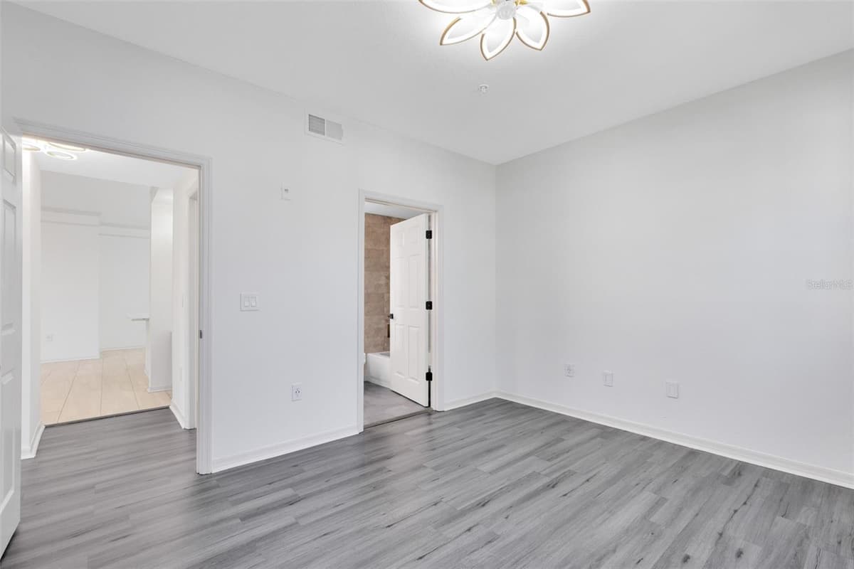 6685 QUEENS BOROUGH AVENUE — photo 21 of 35