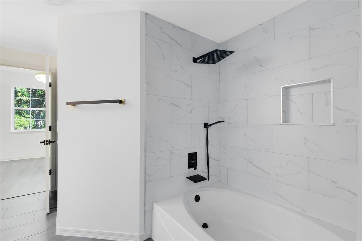 6685 QUEENS BOROUGH AVENUE — photo 15 of 35