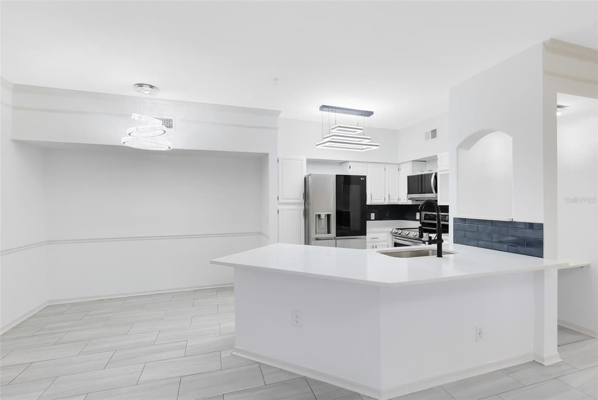 6685 QUEENS BOROUGH AVENUE — photo 9 of 35