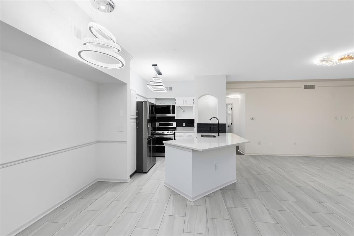 6685 QUEENS BOROUGH AVENUE — photo 7 of 35